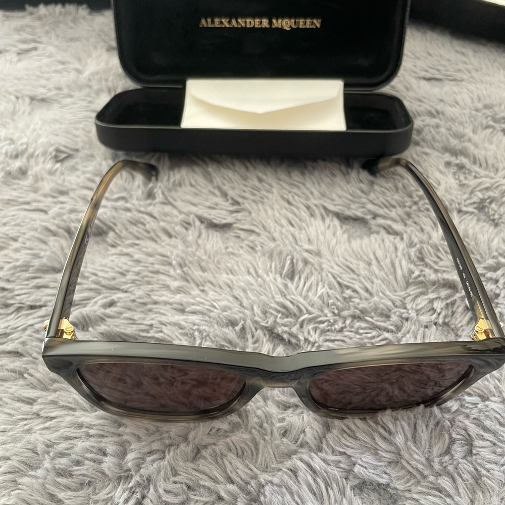 Alexander Mcqueen Gray Rectangular Sunglasses - image 5